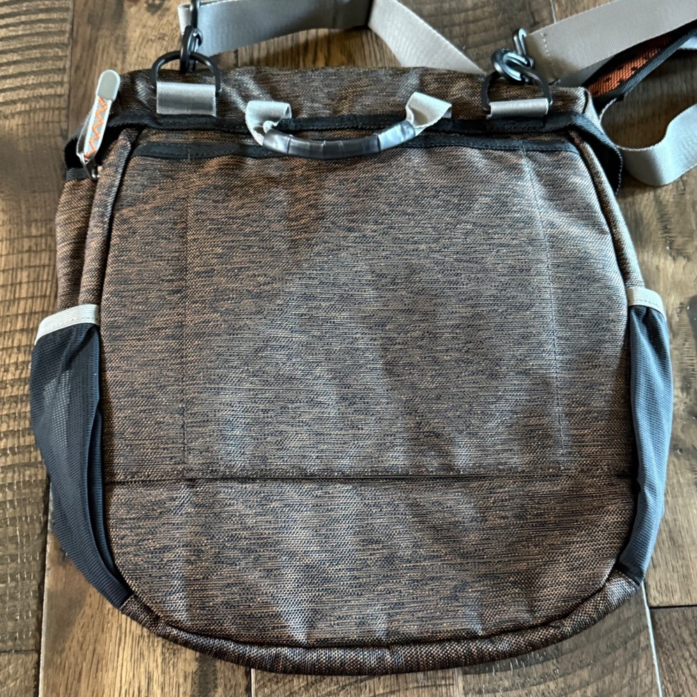 Merrell Messenger Bag Brown Grey Crossbody Laptop Padded Strap Outdoors Gorpcore - Picture 4 of 11